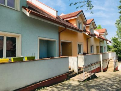 Ponuka pre developera, 4 rodinné domy s garážami, Dubovany - 3