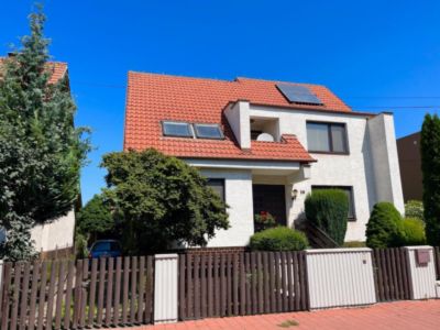 Rodinný dom s garážou vo vyhľadávanej lokalite, Nové Mesto nad Váhom