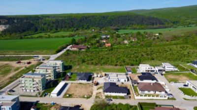 Stavebny pozemok pre RD 600m2 Nové Mesto nad Váhom, - 1