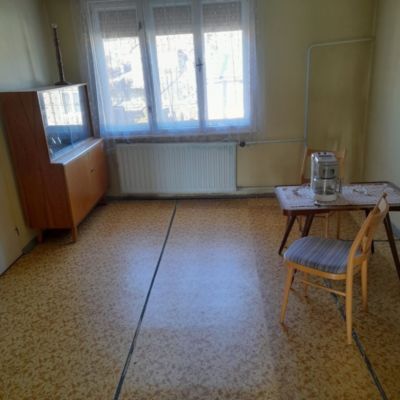 Rodinný dom vo vyhľadávanej lokalite so záhradou a garážou, Brezno - 12