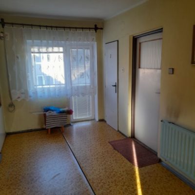Rodinný dom vo vyhľadávanej lokalite so záhradou a garážou, Brezno - 13