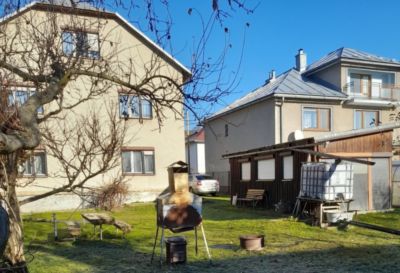Rodinný dom vo vyhľadávanej lokalite so záhradou a garážou, Brezno - 2