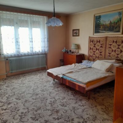 Rodinný dom vo vyhľadávanej lokalite so záhradou a garážou, Brezno - 24