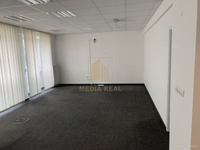 Prenájom obchodno-kancelárskeho priestoru s výkladom v centre, Nové Mesto nad Váhom