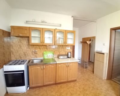 Exkluzívne! Predaj pekný, šikovný 1-izbový byt, v príjemnom prostredí, Piešťany