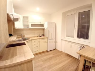 Prenájom pekný, šikovný 1-izbový byt + balkón, v peknom prostredí, Nové Mesto nad Váhom