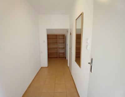 Prenájom pekný novo-zrekonštruovaný 2-izbový byt + balkón, v krásnom prostredí Piešťan - 2