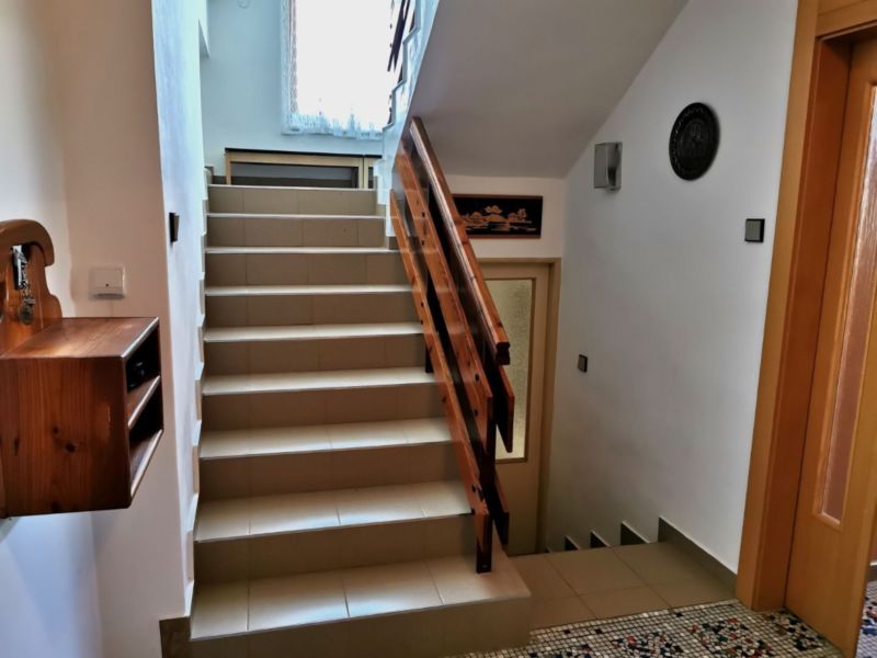 Na predaj rodinný dom v tichej lokalite s výhľadom na Hlohovec - 5