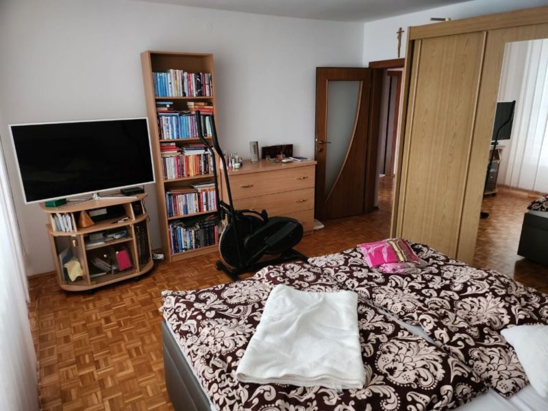 Rodinný dom so záhradou a garážou, kompletná rekonštrukcia, Podolie - 18
