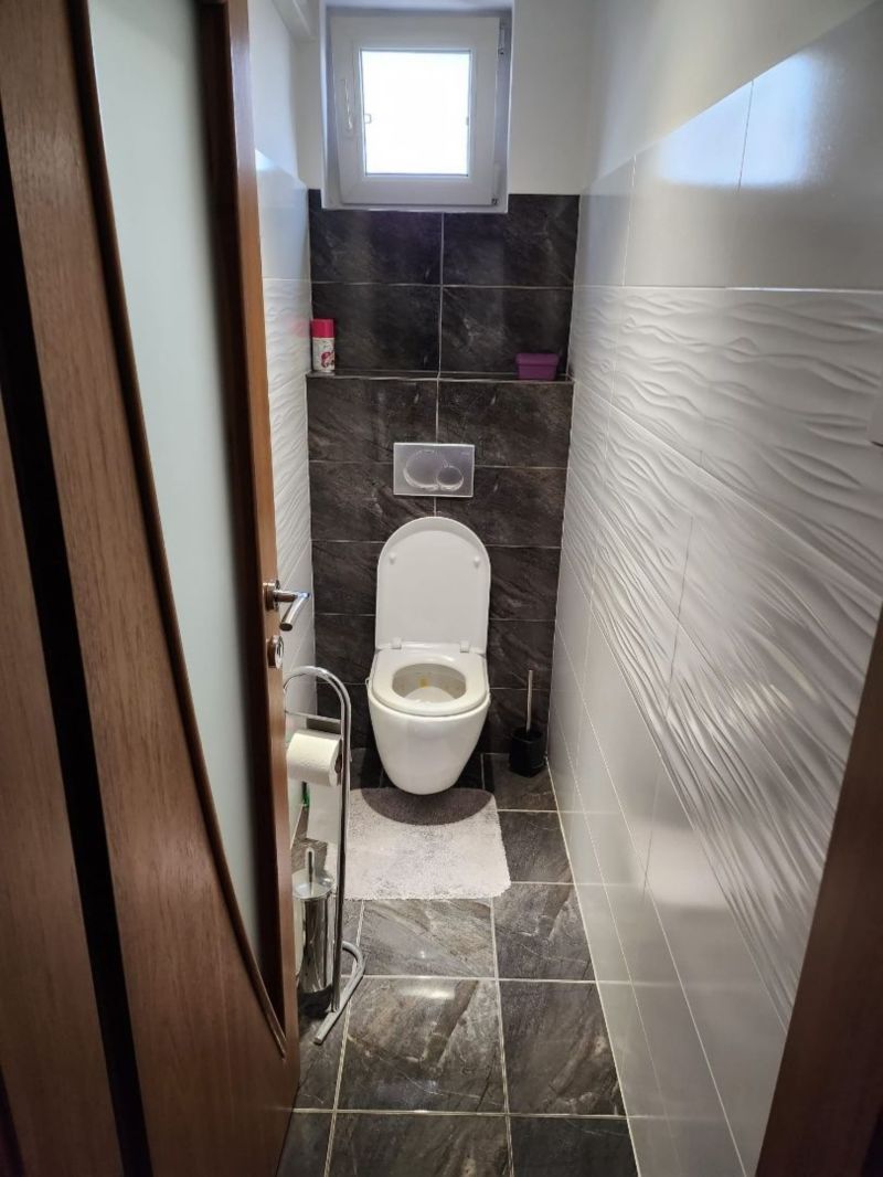 Rodinný dom so záhradou a garážou, kompletná rekonštrukcia, Podolie - 20