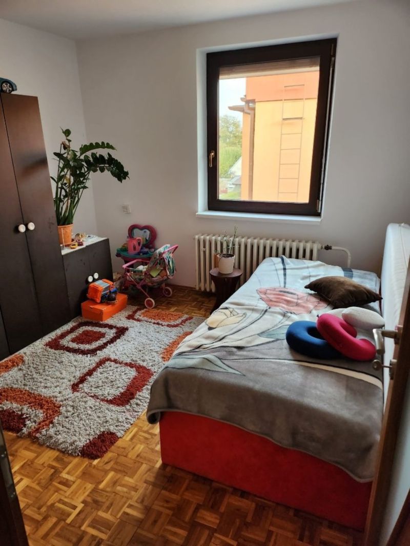 Rodinný dom so záhradou a garážou, kompletná rekonštrukcia, Podolie - 21