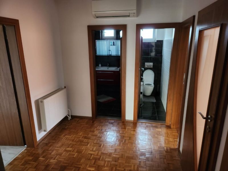 Rodinný dom so záhradou a garážou, kompletná rekonštrukcia, Podolie - 22