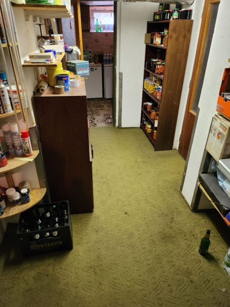 Rodinný dom so záhradou a garážou, kompletná rekonštrukcia, Podolie - 24