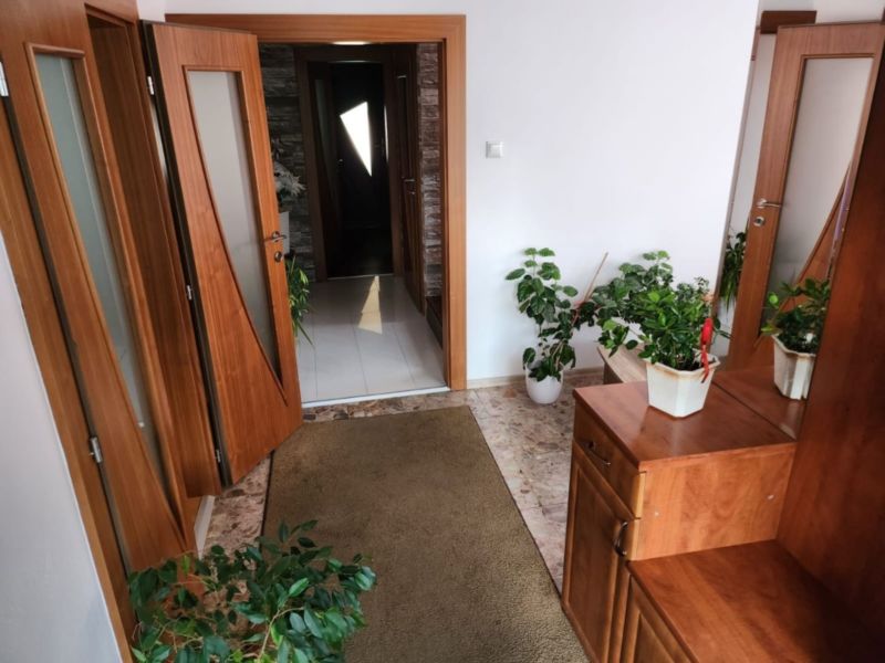 Rodinný dom so záhradou a garážou, kompletná rekonštrukcia, Podolie - 7