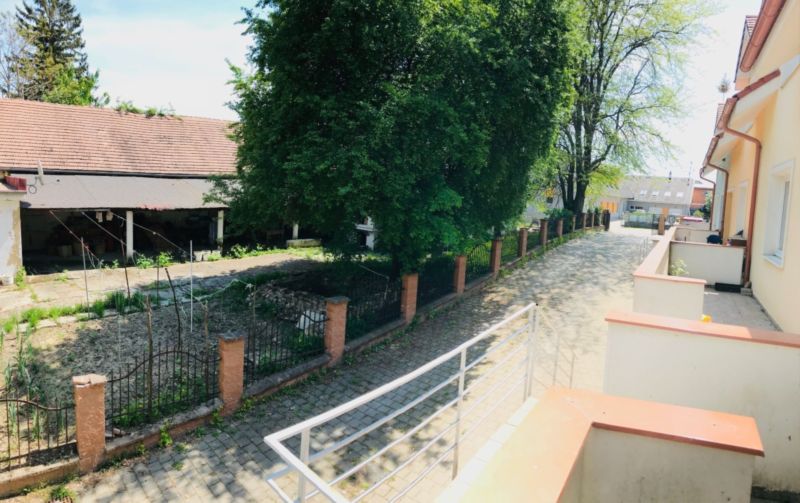 Ponuka pre developera, 4 rodinné domy s garážami, Dubovany - 7