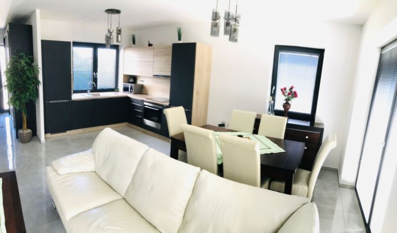 Moderná zariadená novostavba rod. domu s pozemkom, Nové Mesto nad Váhom - 2