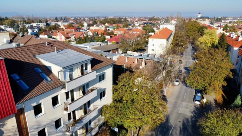 Priestraný 3-izbový tehlový byt s balkónom, terasou a s možnosťou garáže pri mestskom parku, Piešťany - 1
