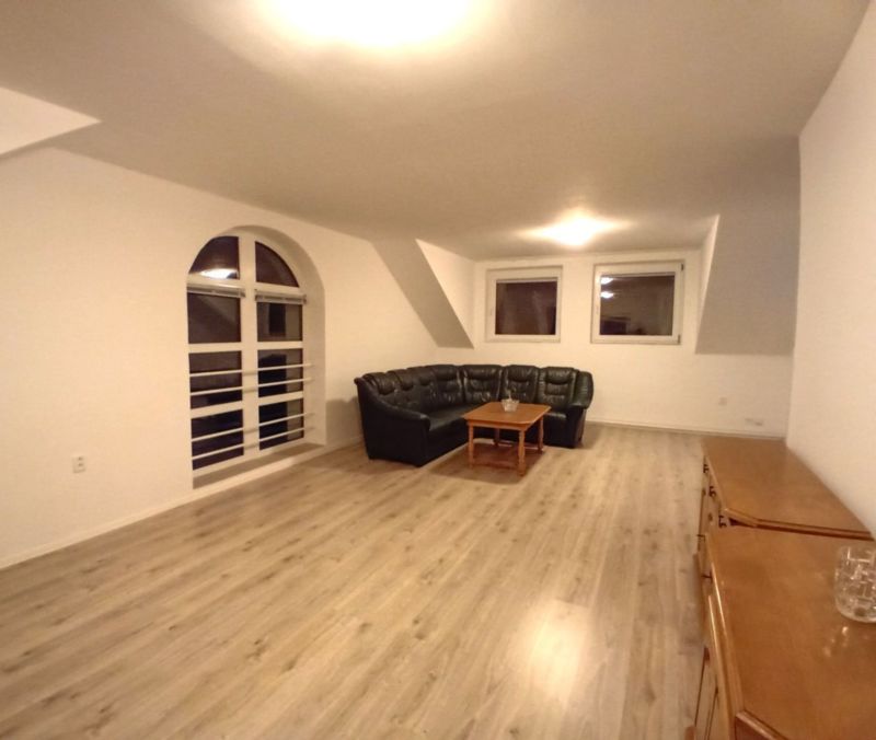 Prenájom priestranný 3-izbový byt + terasa, kúsok od centra, Piešťany - 1