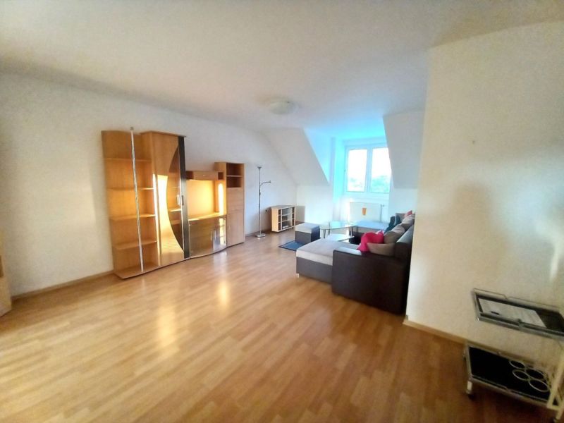 Prenájom krásny, výnimočný 4-izbový byt + balkón v peknom prostredí, kúsok od centra Piešťan - 1