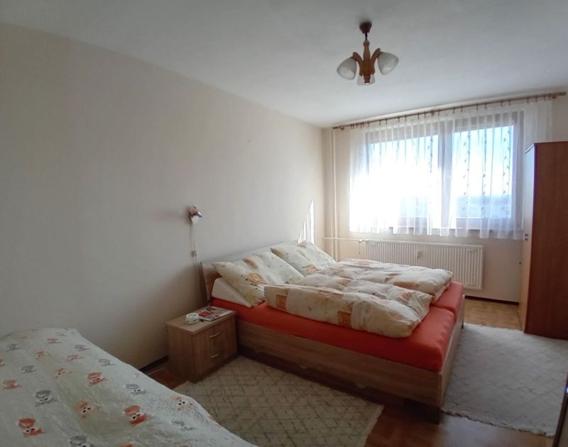 Predaj veľmi pekný, priestranný 3-izbový byt, 81m2 + balkón, Nové Mesto nad Váhom - 2