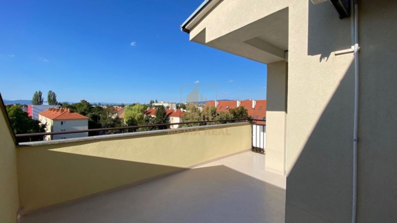 Priestranný 3-izbový terasový byt s garážou a parkovným státim pri mestskom parku, Piešťany - 3