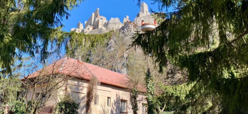 Budova s pozemkom v centre obce Beckov, okr. Nové Mesto nad Váhom - 2