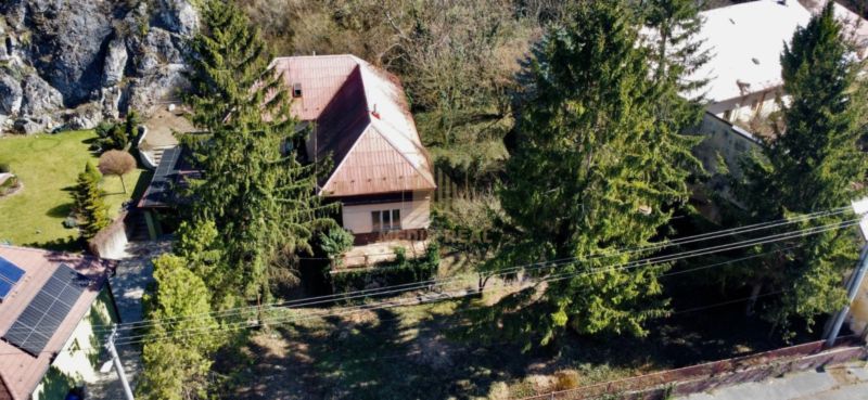 Budova s pozemkom v centre obce Beckov, okr. Nové Mesto nad Váhom - 4