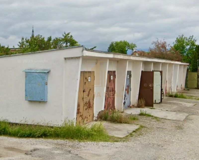 Na predaj garáž v centre Nove Mesto nad Vahom - 1