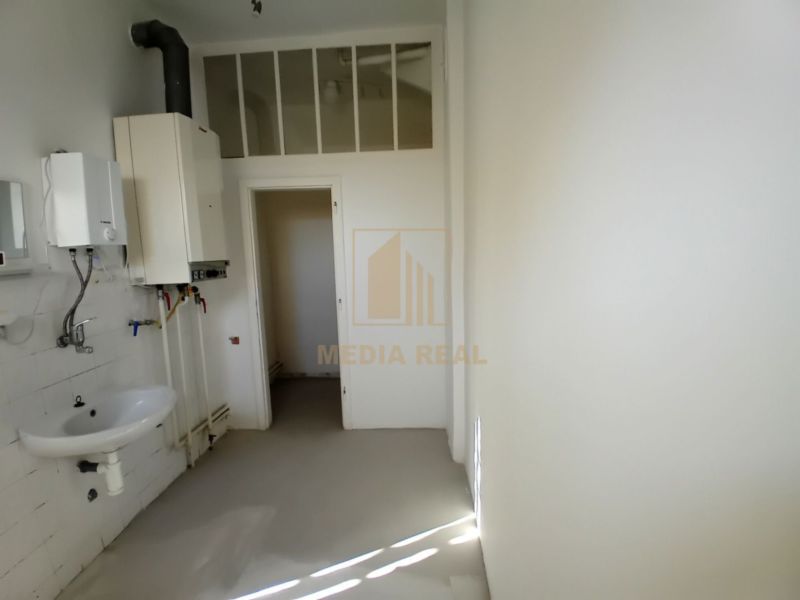 Prenájom šikovný obchodný priestor, 50m2, kúsok od centra Piešťan - 3