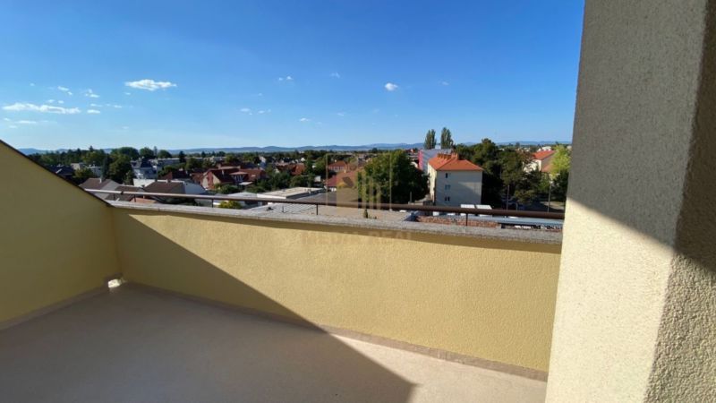 Priestranný 3-izbový terasový byt s garážou a parkovným státim pri mestskom parku, Piešťany - 4