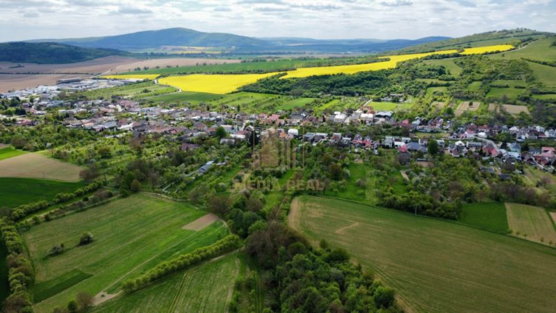 Na predaj pozemok o výmere 3.500 m2 Bošáca - 1