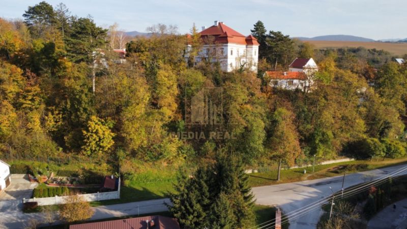 Stavebný pozemok s garážou, obec Lúka, okr.Nové Mesto nad Váhom - 1