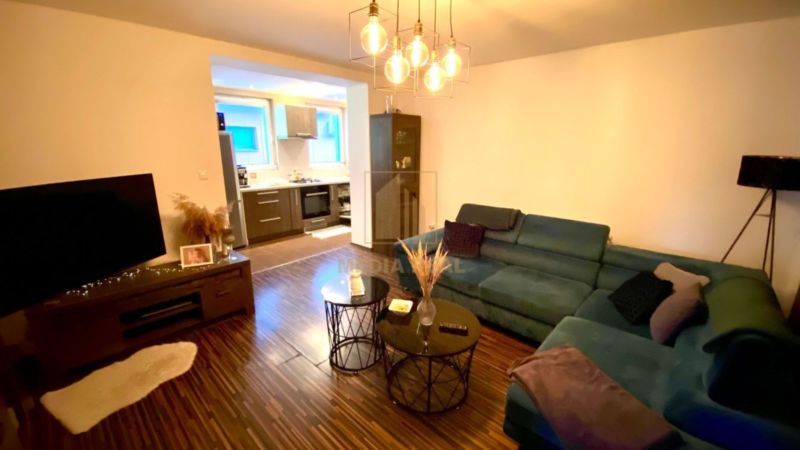 Zrekonštruovaný, zariadený rodinný dom 3+1 v obci Čachtice - 1