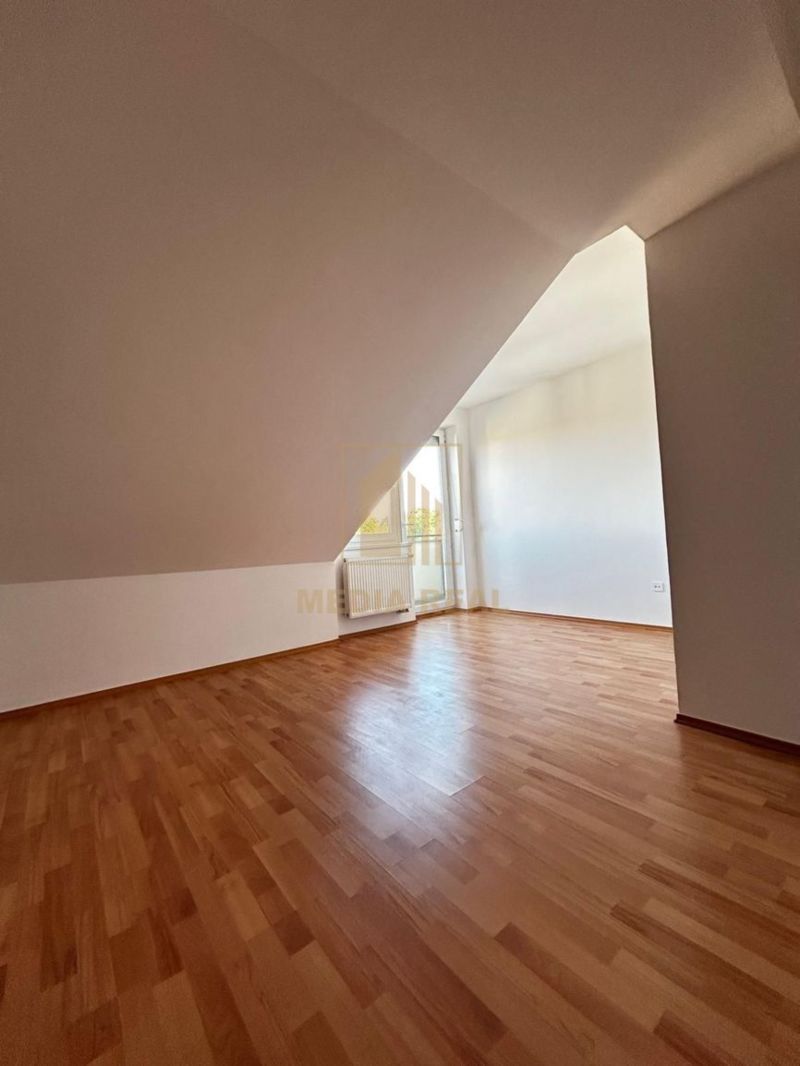 Priestranný 3-izbový terasový byt s garážou a parkovným státim pri mestskom parku, Piešťany - 11
