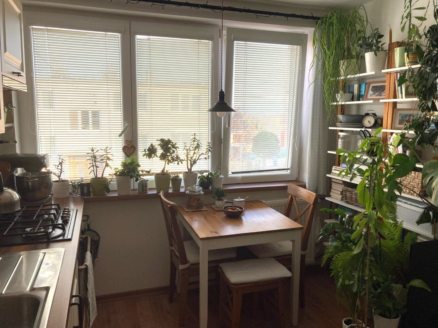 Predaj šikovný, tehlový 1-izbový byt + balkón v peknom prostredí, Nové Mesto nad Váhom
