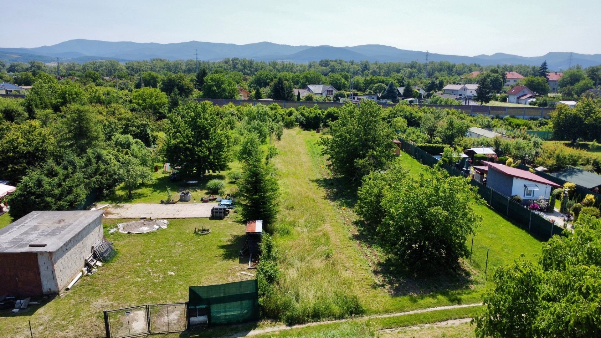 Na predaj stavebný pozemok 1.500 m2 v okrajovej časti mesta, Nové Mesto nad Váhom