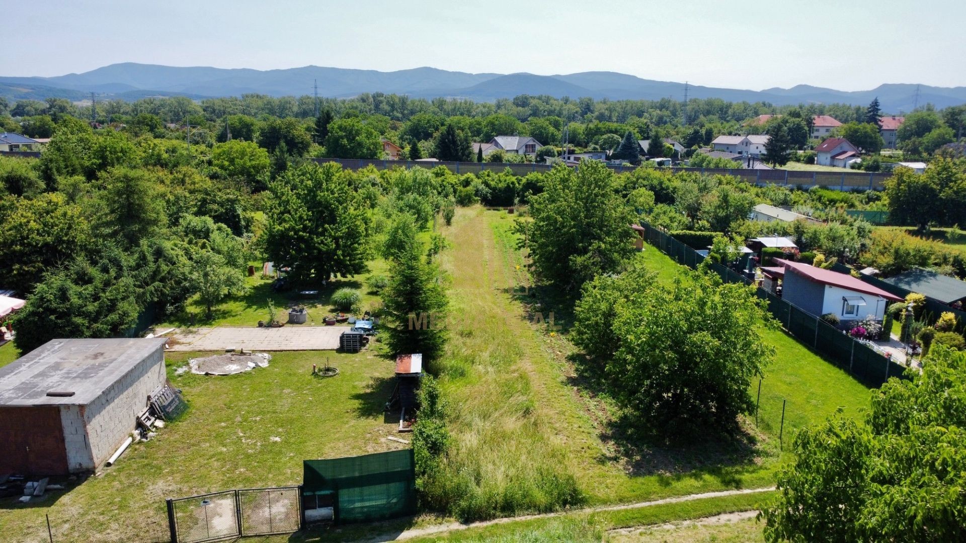 Na predaj stavebný pozemok 1.500 m2 v okrajovej časti mesta, Nové Mesto nad Váhom
