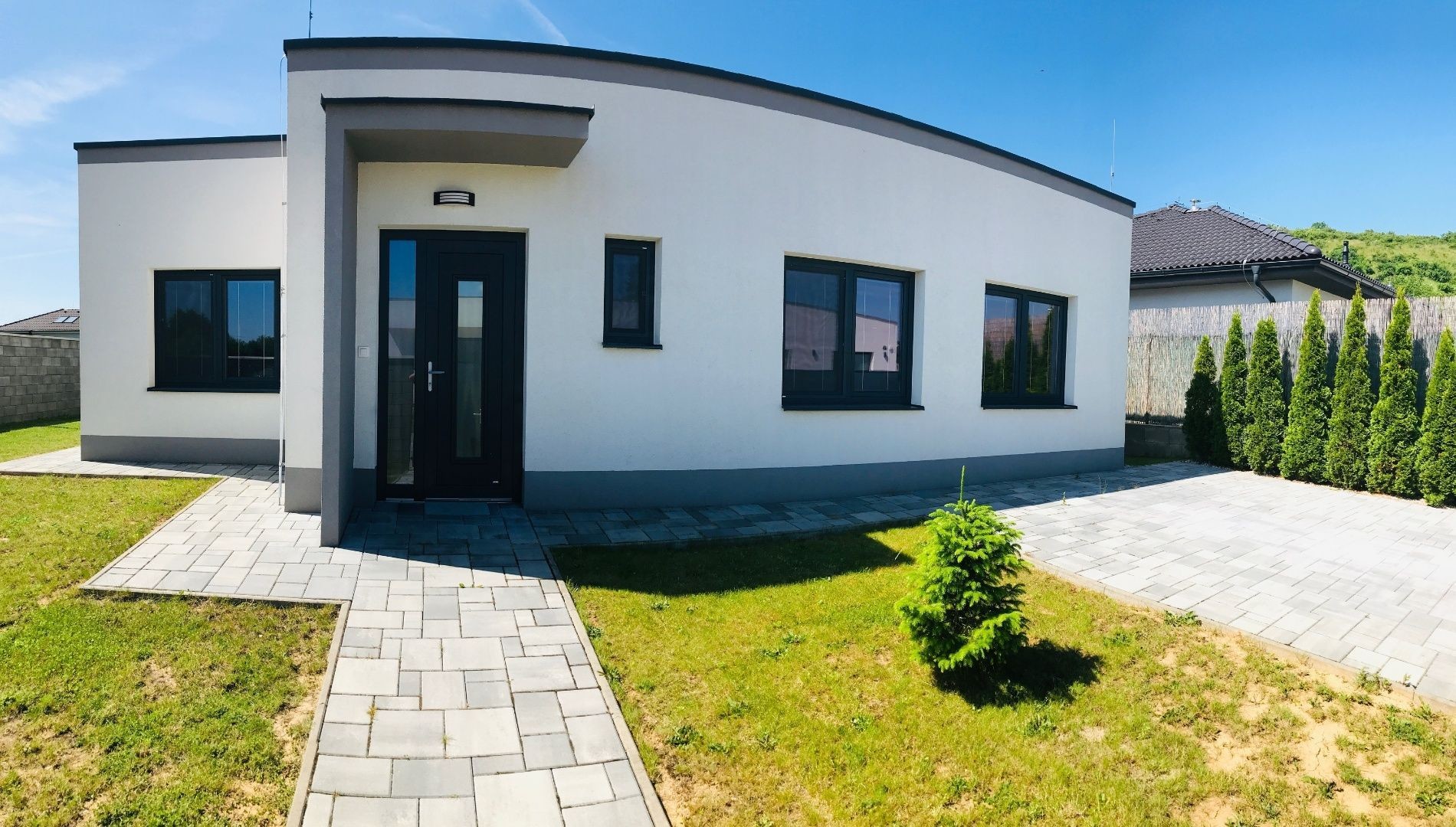 Moderná zariadená novostavba rod. domu s pozemkom, Nové Mesto nad Váhom